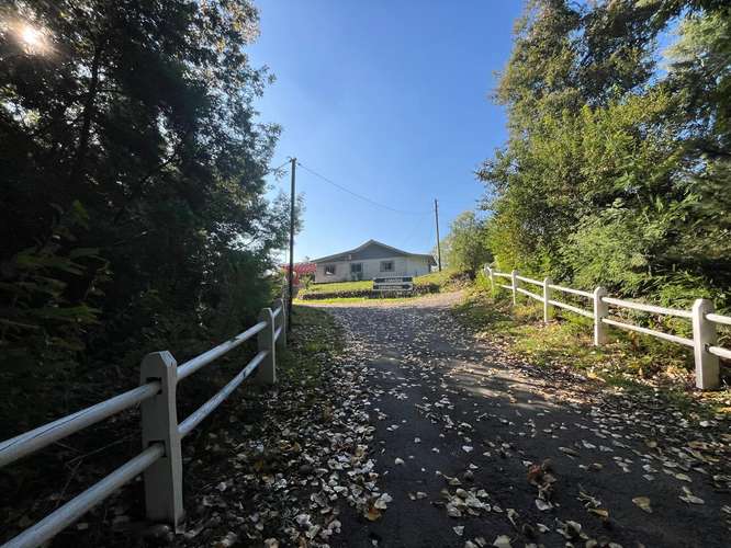 VENTA DE COMPLEJO DE CABAÑAS CON PISCINA Y CERVECERÍA ARTESANAL PRECORDILLERA STA BARBARA