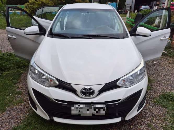 Auto Toyota Yaris Sedan
