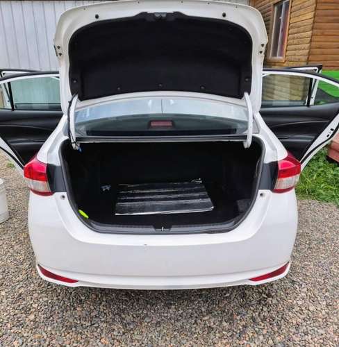 Auto Toyota Yaris Sedan