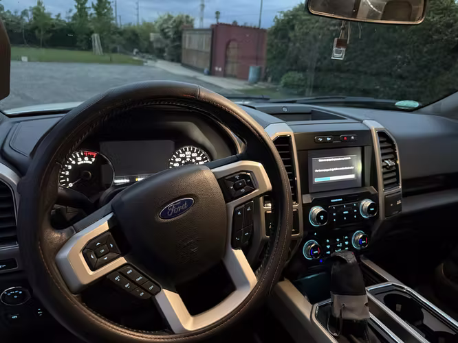 VENDO CAMIONETA FORD F 150 LARIAT LUXURY - Imagen 4
