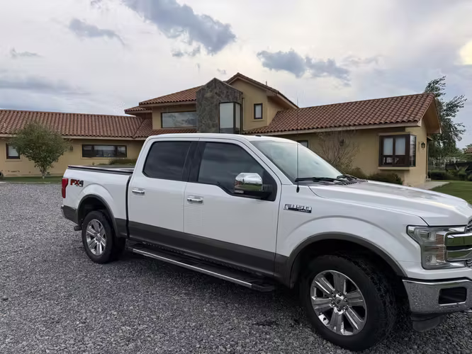 VENDO CAMIONETA FORD F 150 LARIAT LUXURY