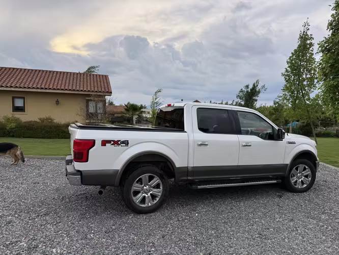 VENDO CAMIONETA FORD F 150 LARIAT LUXURY - Imagen 2
