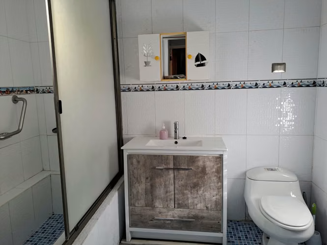 SE ARRIENDA  AMPLIA CASA DE DOS PISOS  SECTOR RESIDENCIAL 140M2 CONSTRUIDS