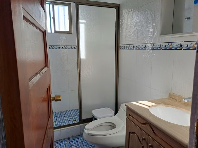 SE ARRIENDA  AMPLIA CASA DE DOS PISOS  SECTOR RESIDENCIAL 140M2 CONSTRUIDS