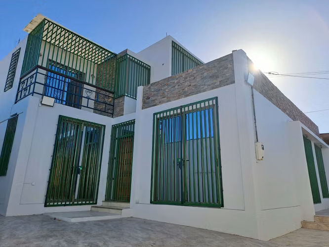 SE ARRIENDA  AMPLIA CASA DE DOS PISOS  SECTOR RESIDENCIAL 140M2 CONSTRUIDS