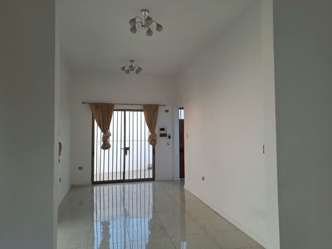 SE ARRIENDA  AMPLIA CASA DE DOS PISOS  SECTOR RESIDENCIAL 140M2 CONSTRUIDS