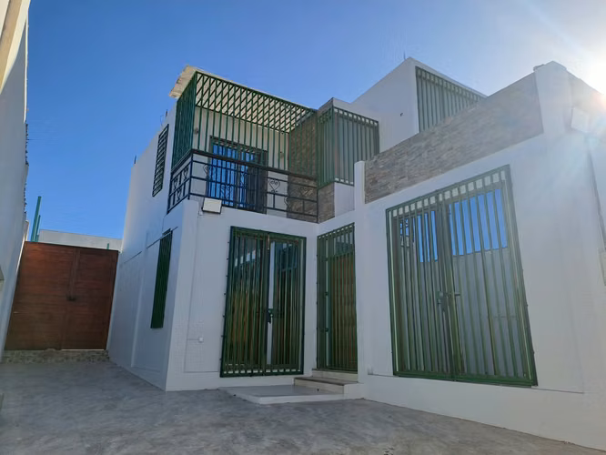 SE ARRIENDA  AMPLIA CASA DE DOS PISOS  SECTOR RESIDENCIAL 140M2 CONSTRUIDS