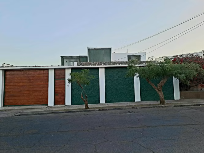SE ARRIENDA  AMPLIA CASA DE DOS PISOS  SECTOR RESIDENCIAL 140M2 CONSTRUIDS