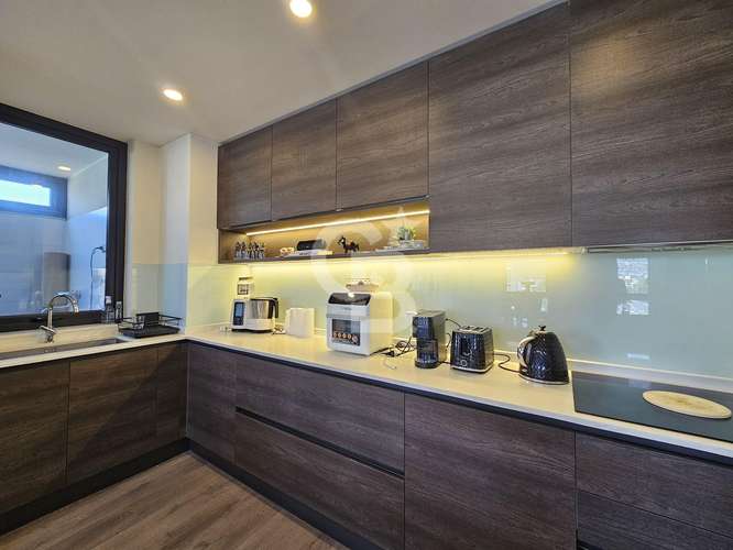 Arriendo. Depto ubicación ideal en la Dehesa central - Imagen 3