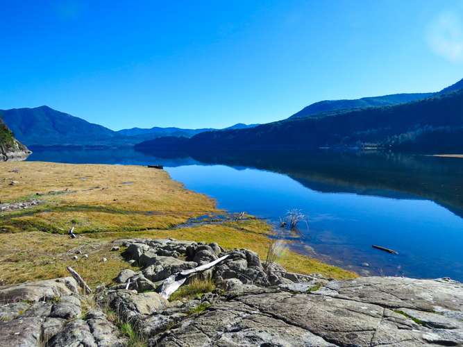EXCLUSIVIDAD! TU PROPIA ORILLA DE LAGO EN EL CABURGUA