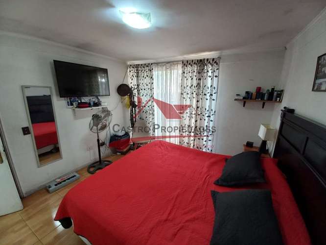 CASA DE ESQUINA AISLADA CON 4 DORMITORIOS, 2 BAÑOS - Imagen 12