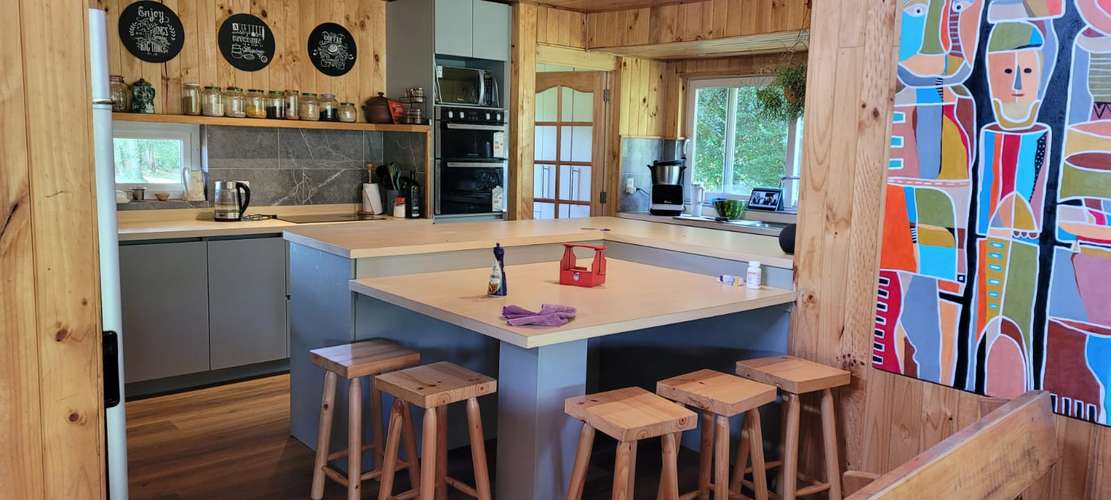EXCLUSIVA CASA 4D CON PISCINA, BOSQUE Y CASA DE INVITADOS