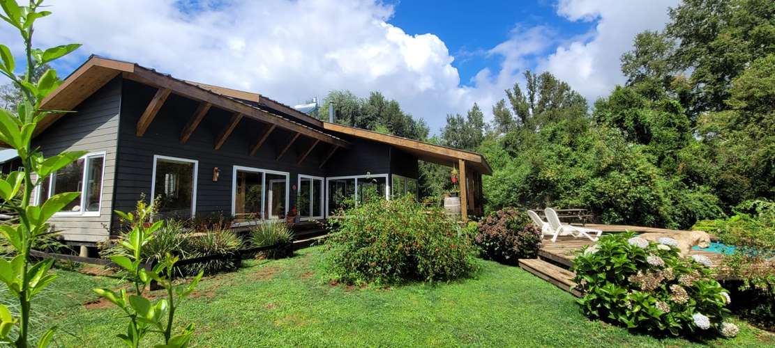 EXCLUSIVA CASA 4D CON PISCINA, BOSQUE Y CASA DE INVITADOS