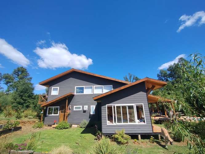 EXCLUSIVA CASA 4D CON PISCINA, BOSQUE Y CASA DE INVITADOS