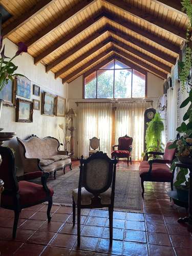 CASA COLONIAL ESTUPENDO EMPLAZAMIENTO ILUMINADA DE 4D Y 3B