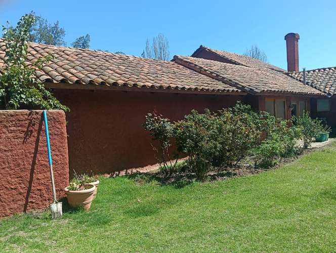 VENDE CASABLANCA-TRANQUE LO OVALLE GRAN CASA CON PARQUE