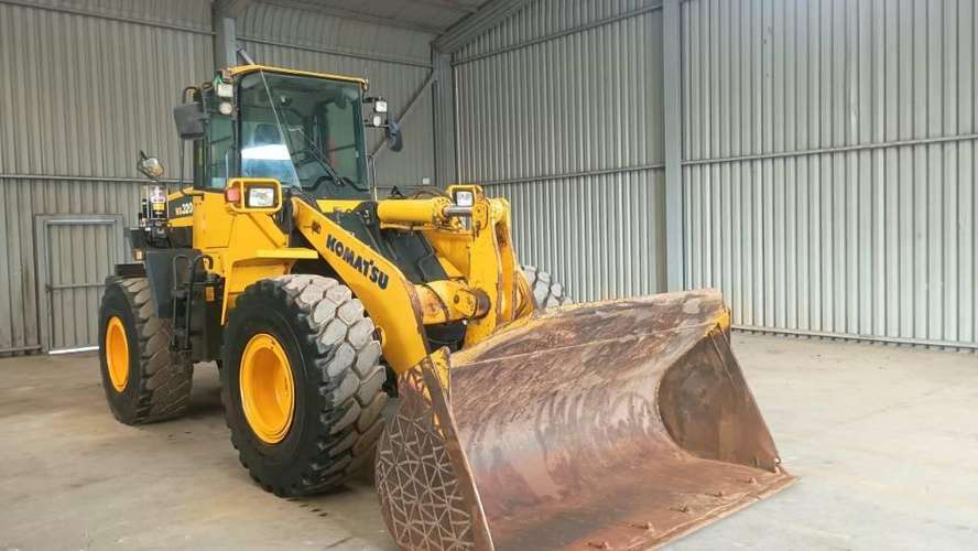 SE VENDE CARGADOR FRONTAL KOMATSU WA320