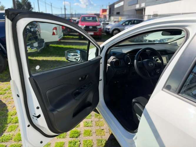 Nissan Versa 1.6 SENSE 4X2 MT 4P 2025 - Imagen 9
