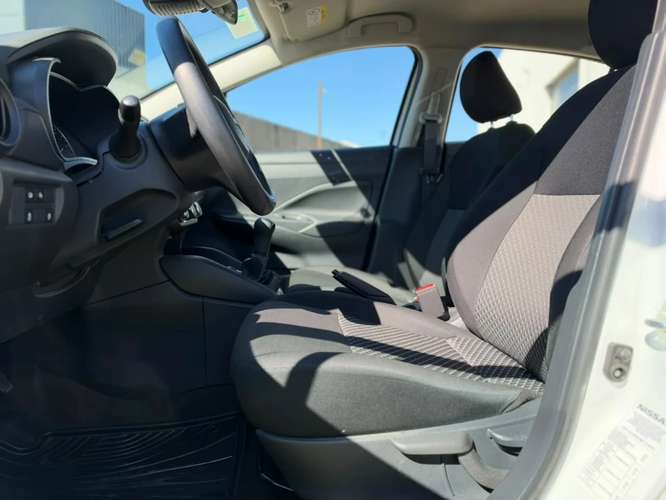 Nissan Versa 1.6 SENSE 4X2 MT 4P 2025 - Imagen 10