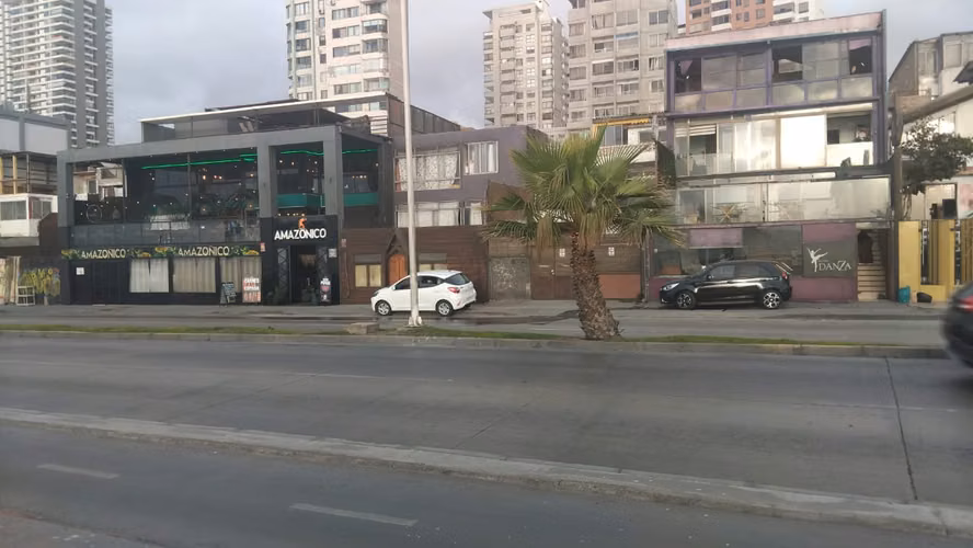 se vende propiedad comercial frente a la playa