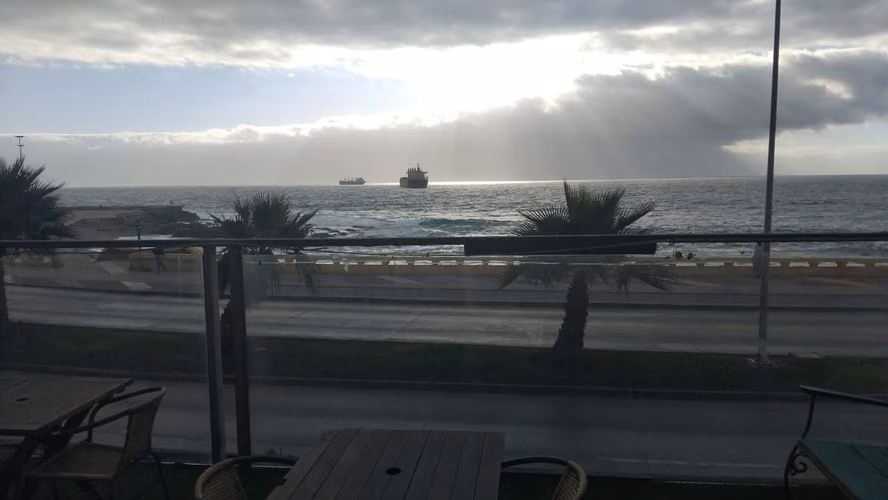se vende propiedad comercial frente a la playa