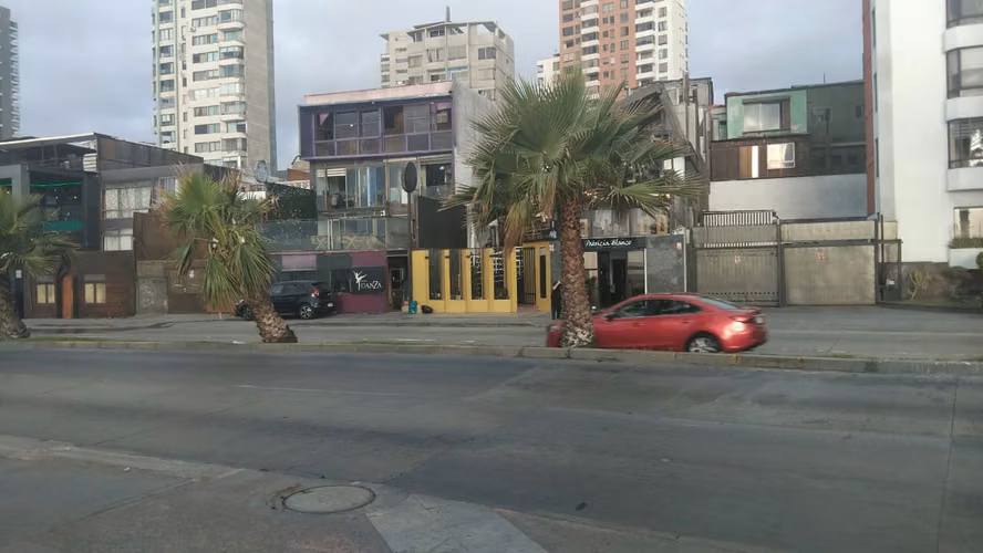 se vende propiedad comercial frente a la playa