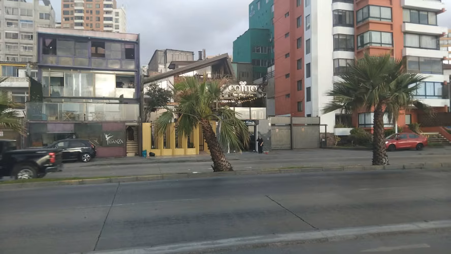 se vende propiedad comercial frente a la playa