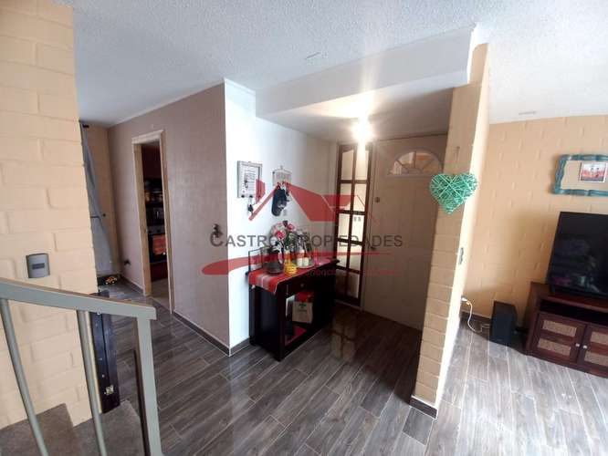 HERMOSA CASA DE DOS PISOS COMPLETAMENTE SOLIDA 3 DORMITORIOS - Imagen 7