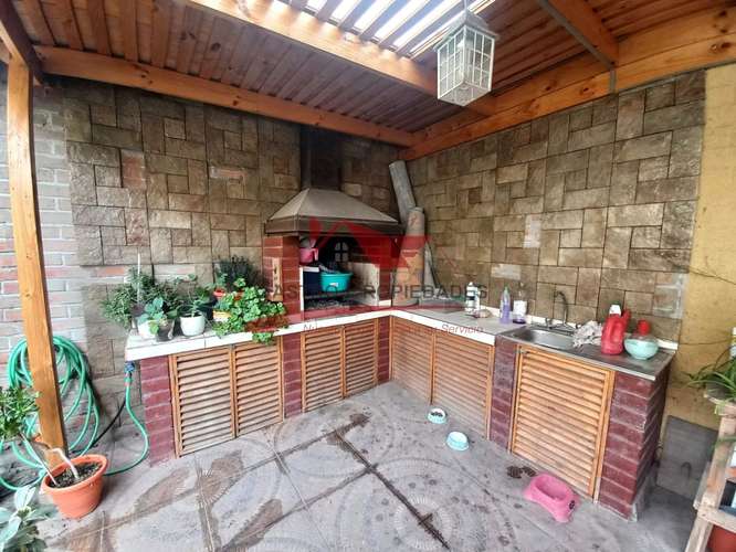 HERMOSA CASA DE DOS PISOS COMPLETAMENTE SOLIDA 3 DORMITORIOS - Imagen 19