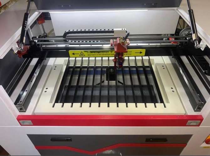Cortadora y grabadora laser