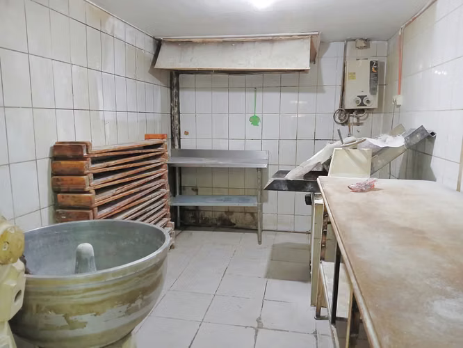 Panadería equipada con horno Maigas y maquinaria