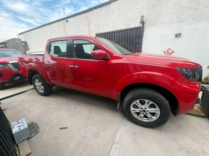Nissan np300 navara 2025 4x4 con 15 mil kilómetros nueva - Imagen 4