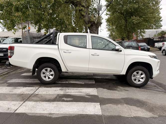 MITSUBISHI L200 2023 - Imagen 4