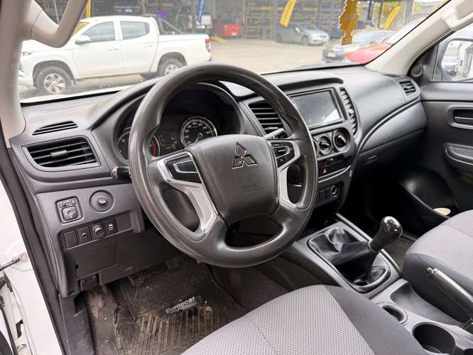 MITSUBISHI L200 2023 - Imagen 11