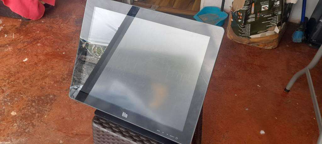 Monitor tactil  marca ELO 15 pulgadas  retail