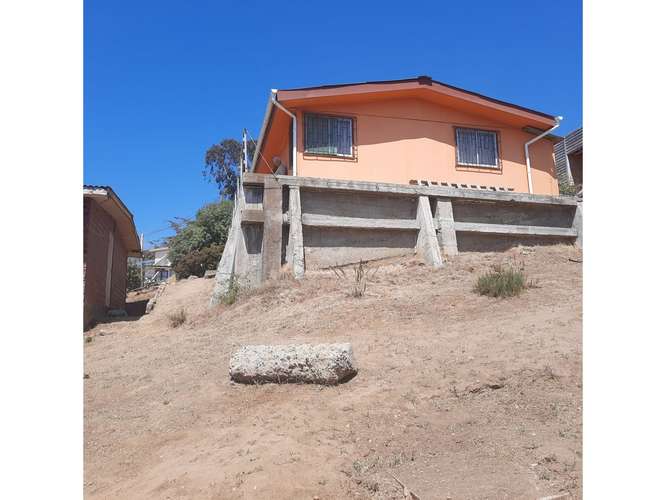 Casa, mas 1 cabaña en terreno de 900 mtrs2 en San Sebastian
