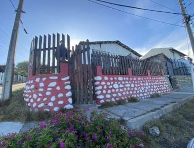 Casa con hermosa vista al mar, en primera linea, San Antonio