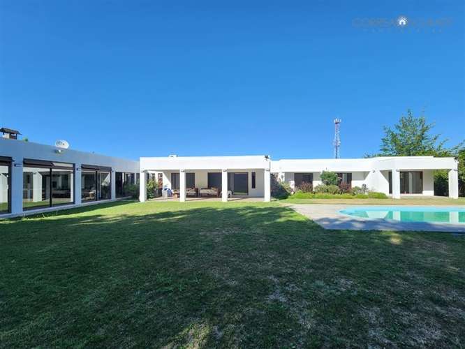 Casa mediterranea en venta loteo cerrado de 6 dorm, Machalí