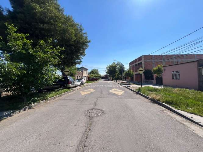 Hermosa casa en Barrio Residencial y Tranquilo - Imagen 2