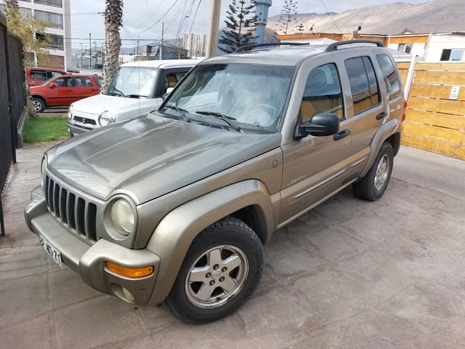VENDO JEEP LIBERTY AÑO 2004