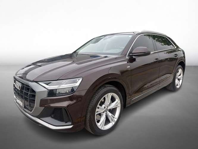 AUDI Q8 2021