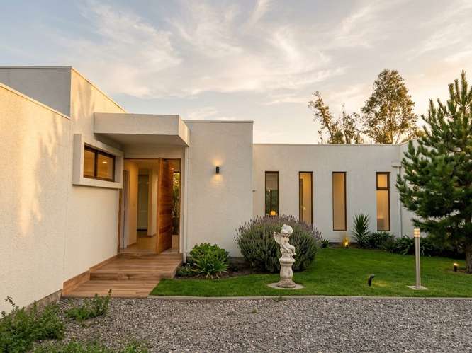 EN ARRIENDO EXCLUSIVA CASA MODERNA EN CHICUREO