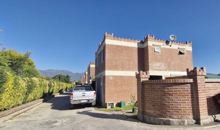 Renta de casa en condominio, sector residencial en Quillota, $800.000