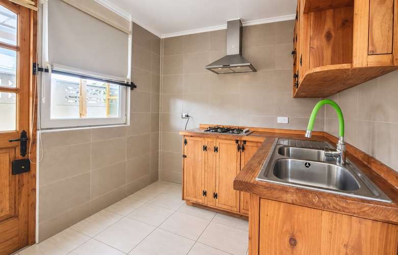 Renta de casa en condominio, sector residencial en Quillota, $800.000