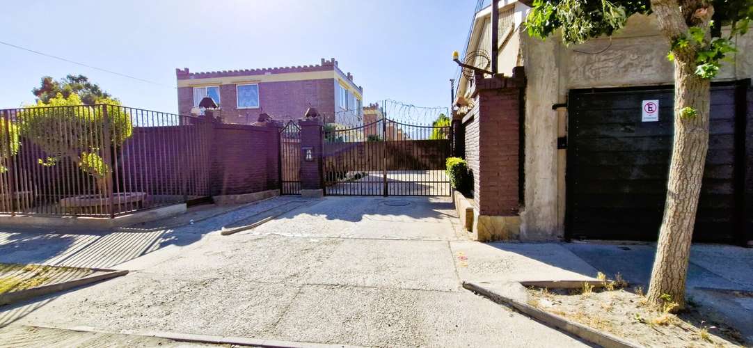 Renta de casa en condominio, sector residencial en Quillota, $800.000