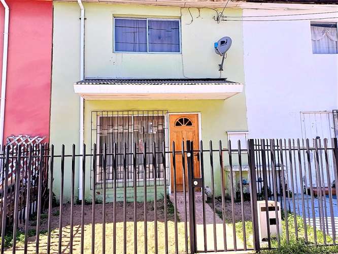 En venta casa de 2 pisos en Quillota – $81,9 millones.