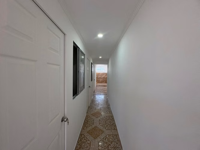 SE ARRIENDA AMPLIO DEPARTAMENTO EN SEGUNDO PISO. - Imagen 4
