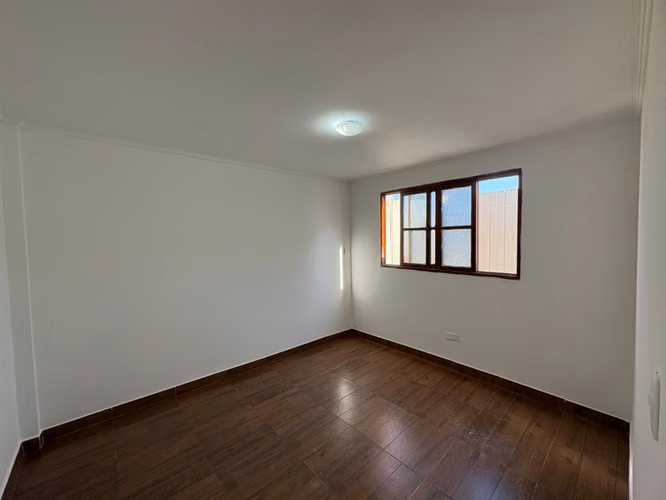 SE ARRIENDA AMPLIO DEPARTAMENTO EN SEGUNDO PISO. - Imagen 7