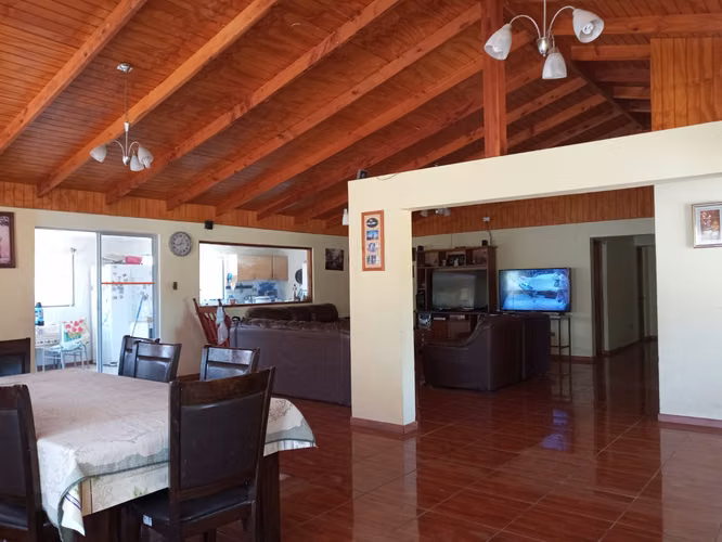 Vendo casa amplia con centro de eventos en terreno de 5000 m2 en Copiapó