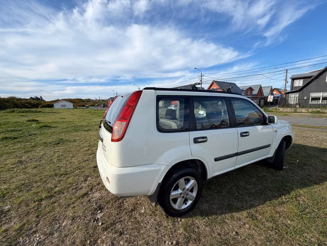 Nissan X-Trail Classic 2011 4x4 Automática, 162.000 km, mantenciones al día